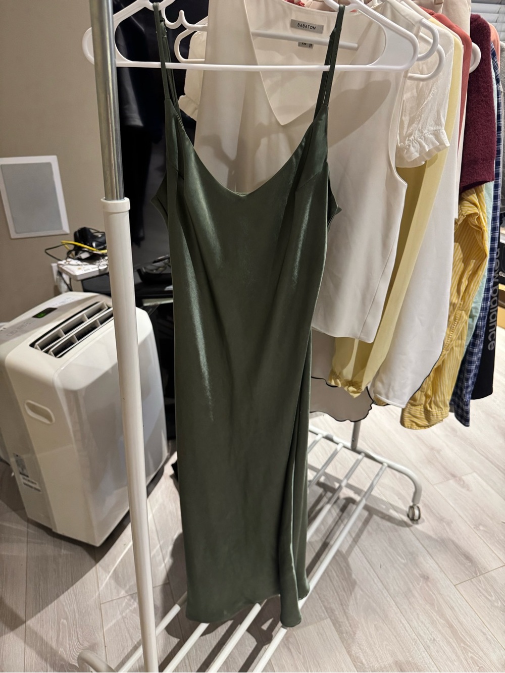 Oak and Fort Satin Slip Midi Dress in Green Size XS